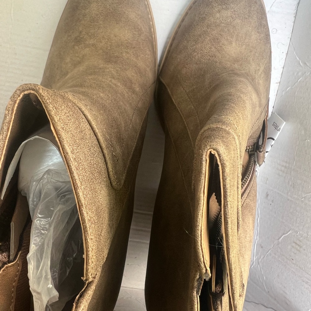 Daisy Fuentes Brown Ankle Booties